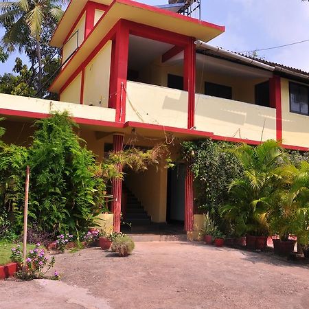 Castelinho'S Home Away From Home Анджуна Екстериор снимка